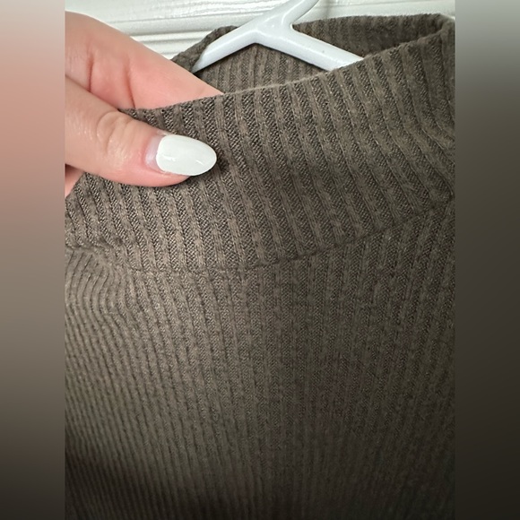 Garage Ribbed Mock Neck - Picture 2 of 3